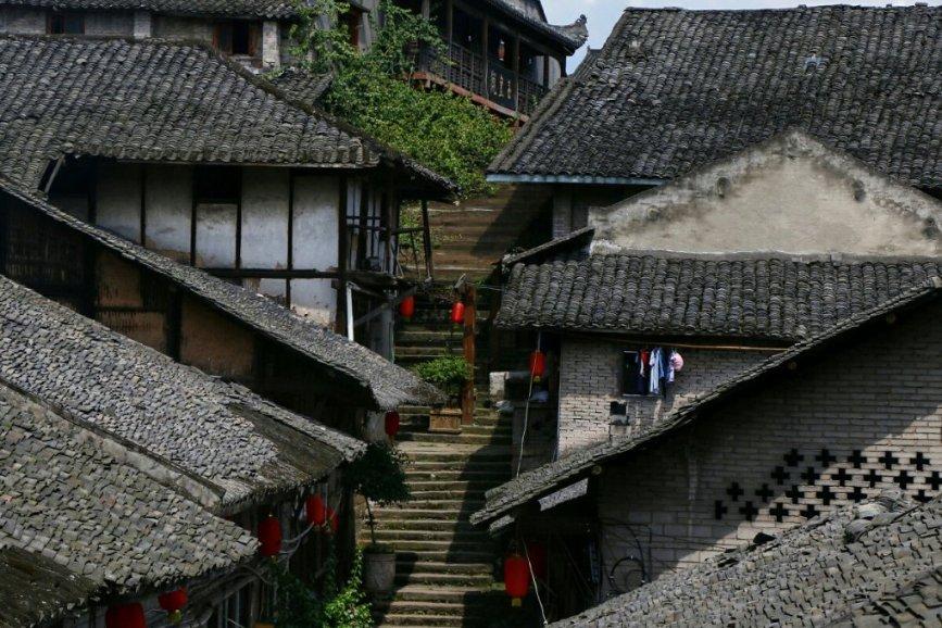 逃离违建房屋9